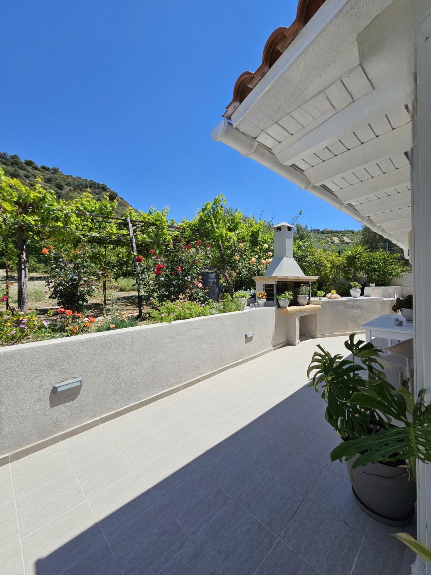 Ornament: Infinite Nature Villa Dhafnes 外观 照片